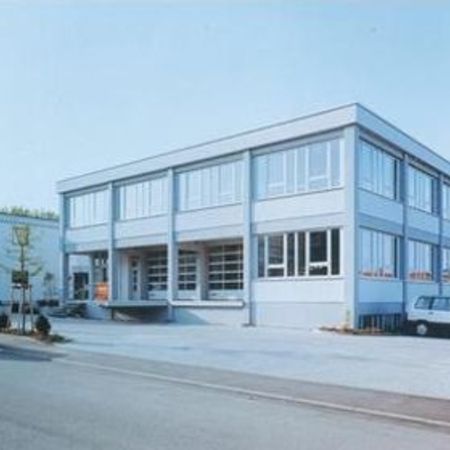 Das Lagergebäude: 1000m² Lagerfläche auf 3 Etagen.