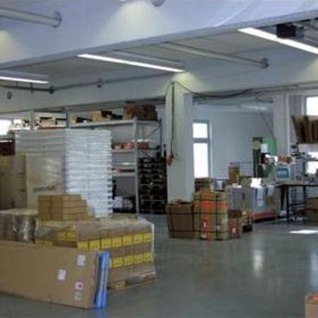 Die großen Fensterflächen ermöglichen eine flexible Gestaltung.