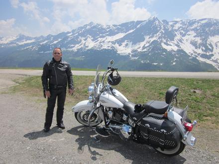 Thomas Hein mit einem Motorrad